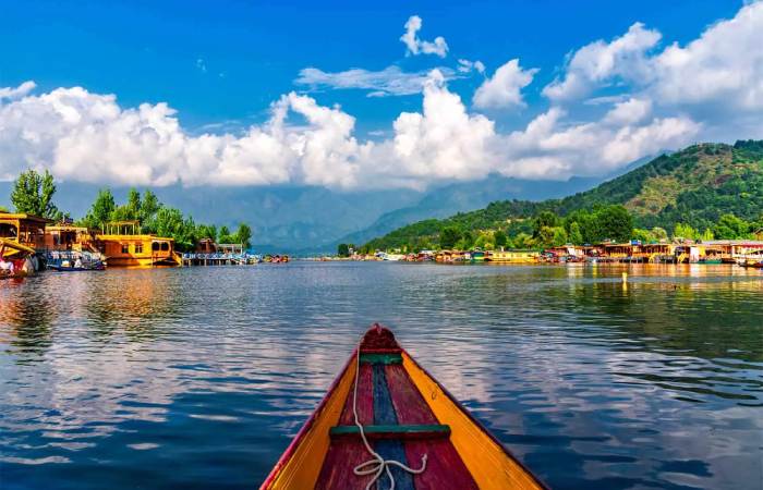Srinagar Houseboat Stay & Kashmir Sightseeing Tour