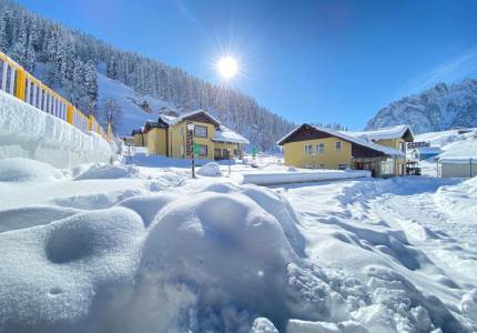 Kashmir Paradise 9 Days Travel Package